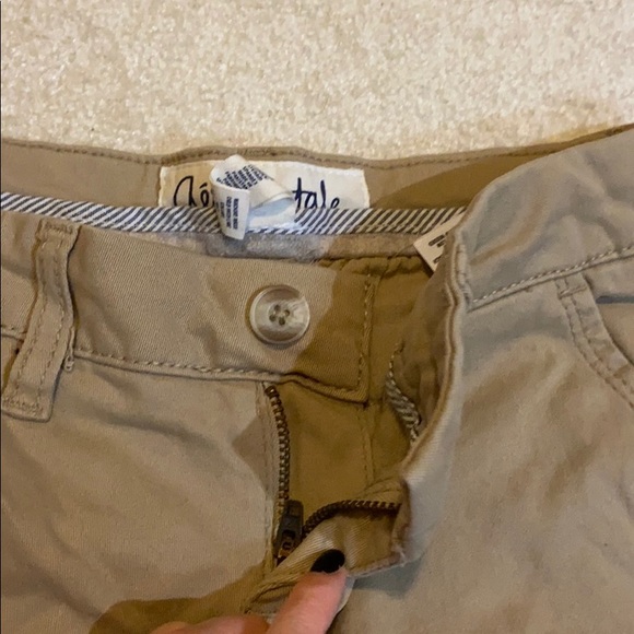 ✨3/$20✨Khaki Bermuda shorts - Picture 2 of 3